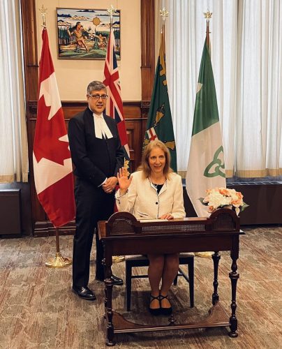 MPP Gélinas at the swearing-in ceremony of the Legislative Assembly of Ontario</br>La députée provinciale à la cérémonie d'assermentation à l'Assemblée législative de l'Ontario